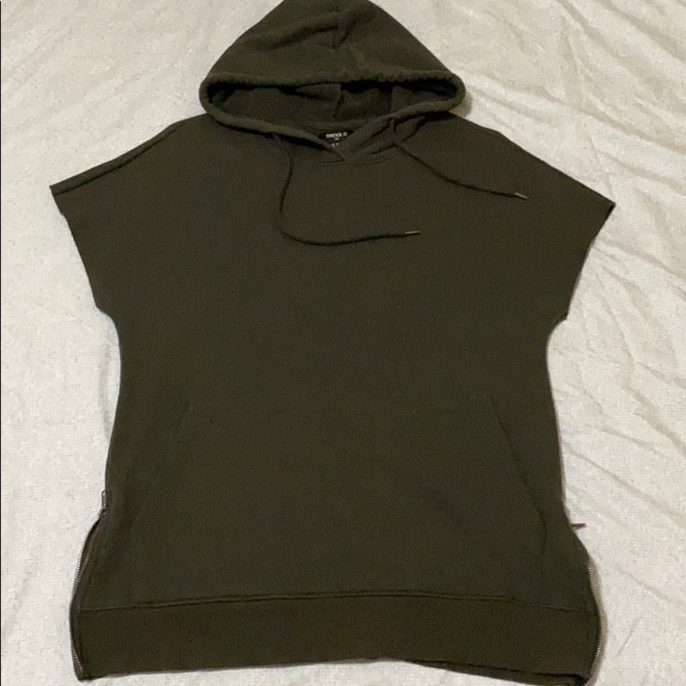 Short sleeve sweater